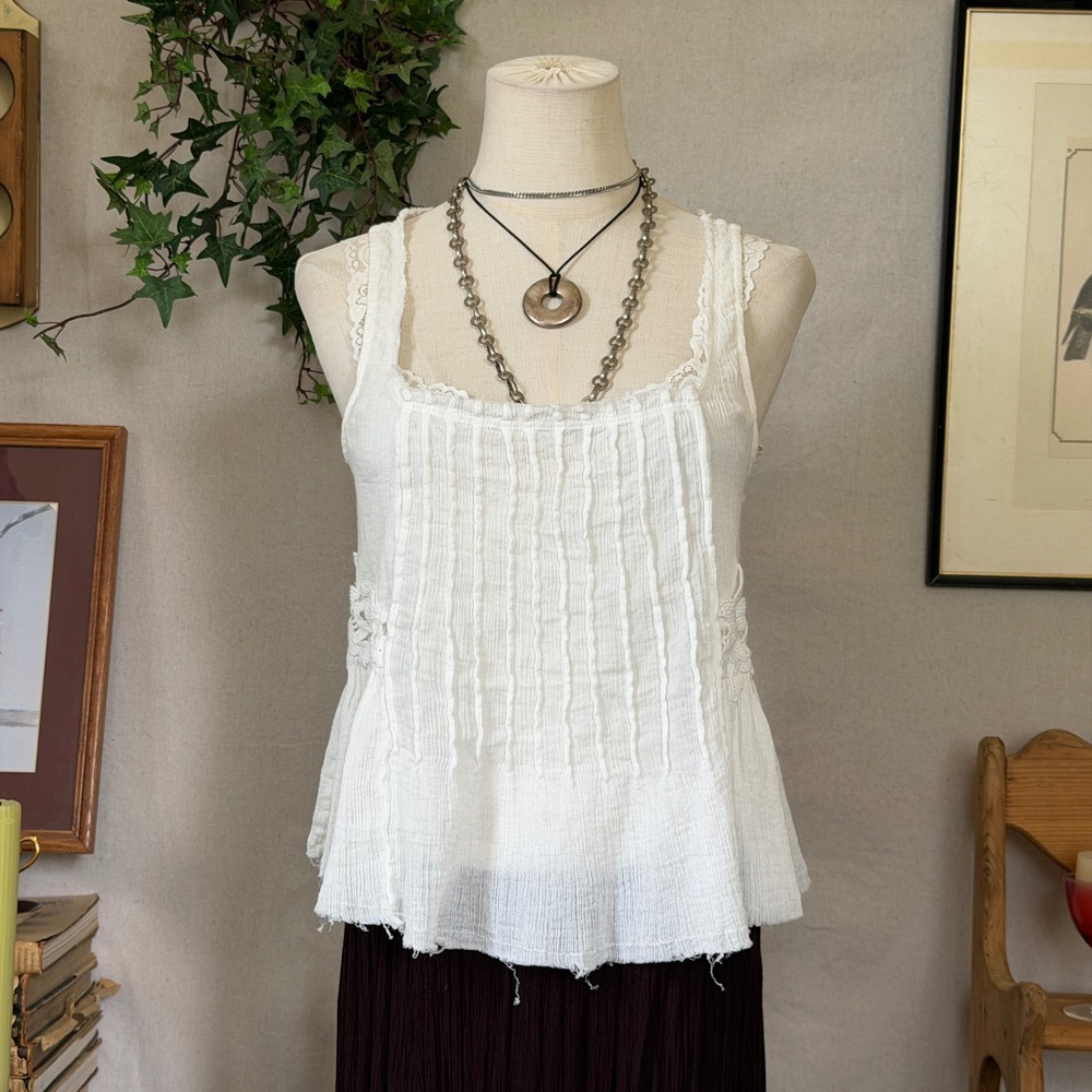 White Pin Tuck Lace Trim Tank Top Peplum Boho Vintage M Babydoll Romantic Girly